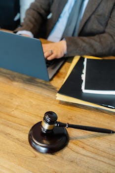 The Evolution of Legal Advice: Online Platforms vs. Traditional Services